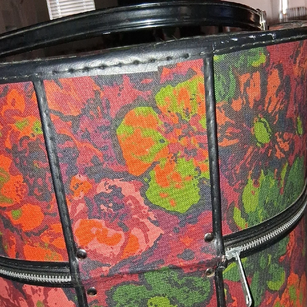 Vtg Vibrant Red and Green Floral Hat Box